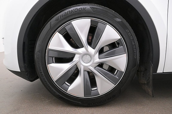 Tesla Model Y 27 of 27