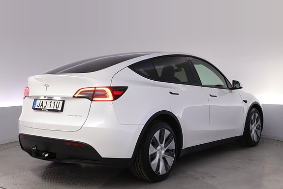 Tesla Model Y 5 of 27