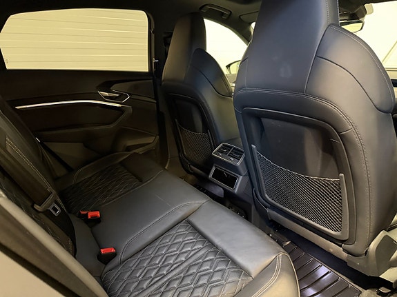 Audi Q8 10 of 23