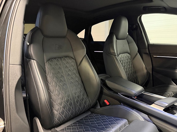 Audi Q8 12 of 23