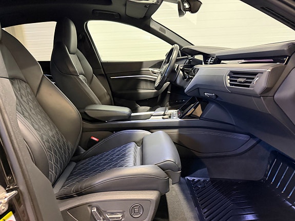 Audi Q8 11 of 23