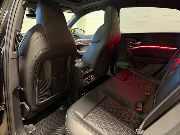 Audi Q8 16 of 23