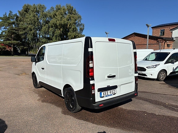 Nissan NV300 5 of 13