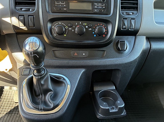 Nissan NV300 11 of 13