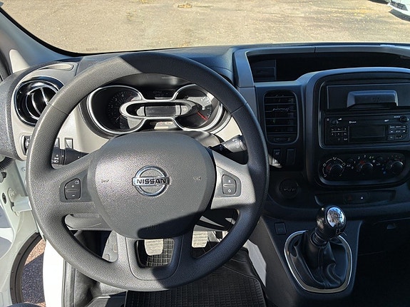 Nissan NV300 9 of 13