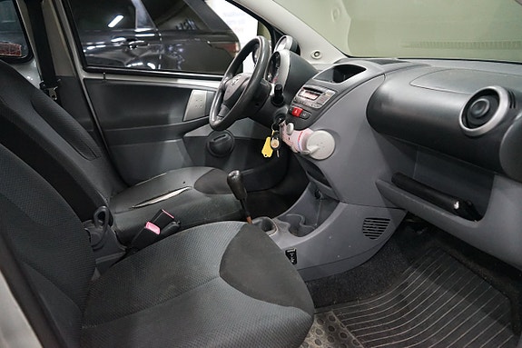 Toyota Aygo 6 of 12
