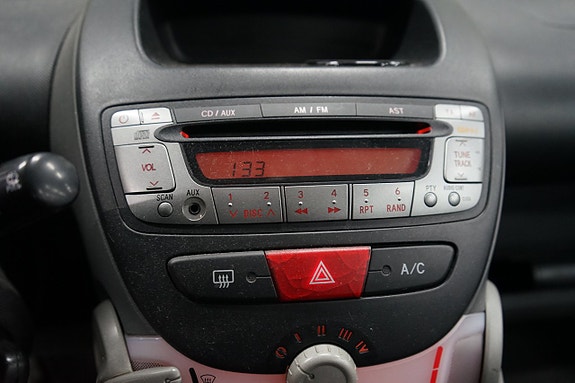 Toyota Aygo 8 of 12