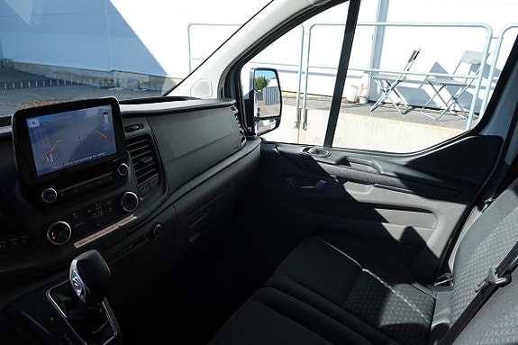 Ford Transit Custom 8 of 13