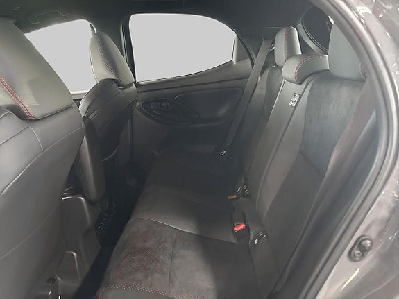 Toyota Yaris 10 of 18