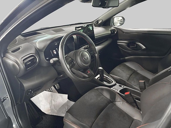 Toyota Yaris 13 of 18