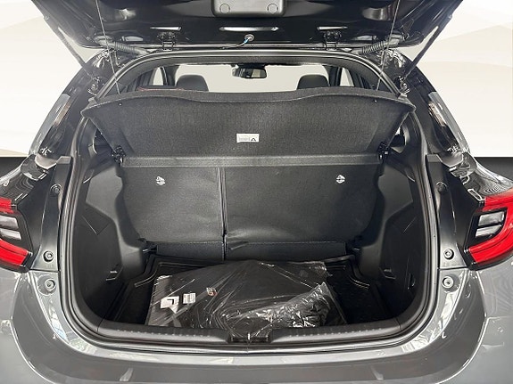 Toyota Yaris 12 of 18