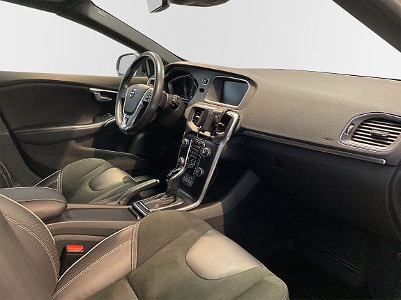Volvo V40 9 of 14