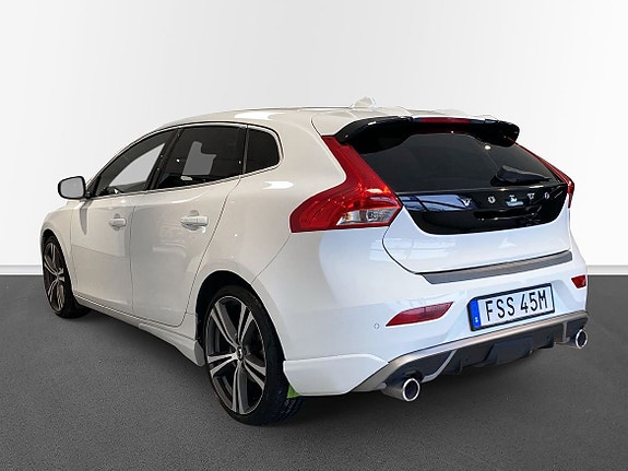 Volvo V40 2 of 14