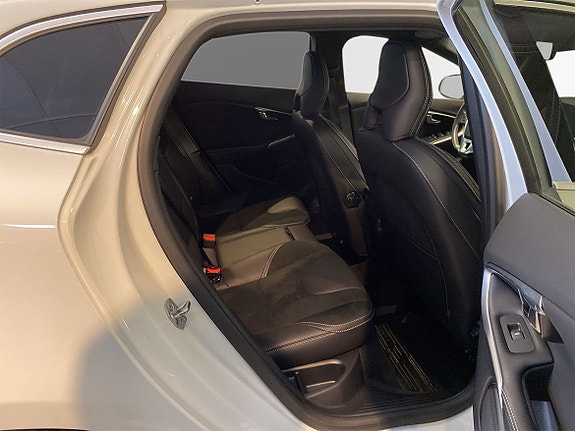Volvo V40 8 of 14