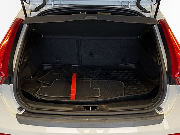 Volvo V40 6 of 14