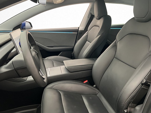 Tesla Model 3 11 of 30