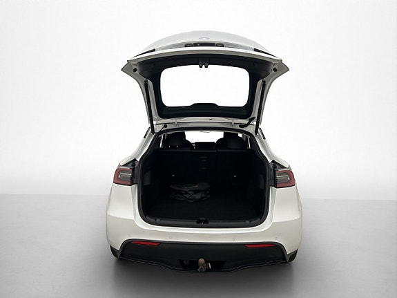 Tesla Model Y 29 of 30