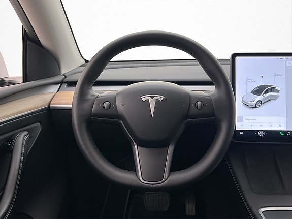 Tesla Model Y 13 of 30