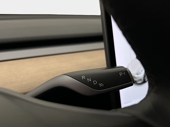 Tesla Model Y 17 of 30