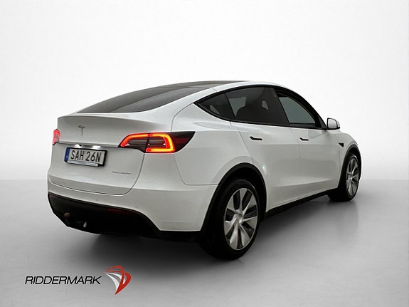 Tesla Model Y 9 of 30