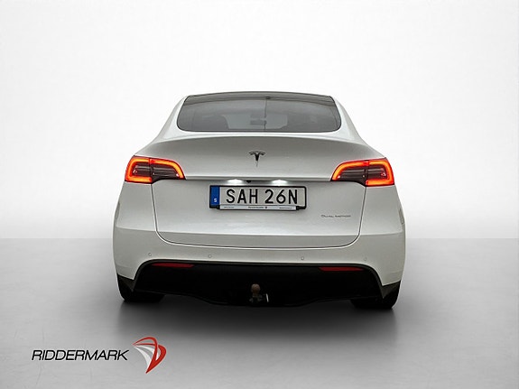 Tesla Model Y 8 of 30