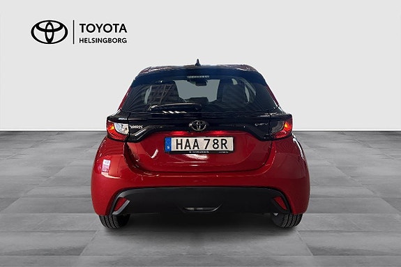 Toyota Yaris 6 of 12