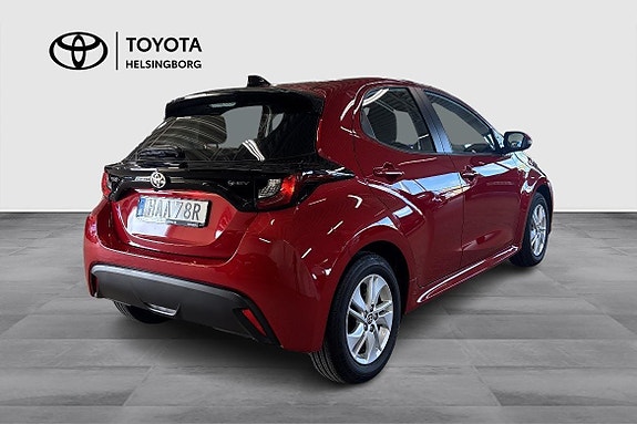 Toyota Yaris 7 of 12