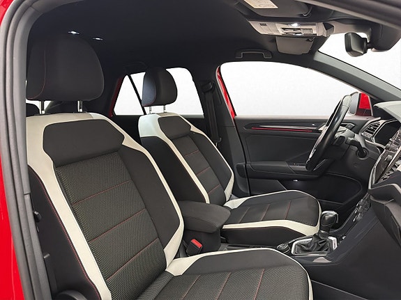Volkswagen T-Roc 23 of 30