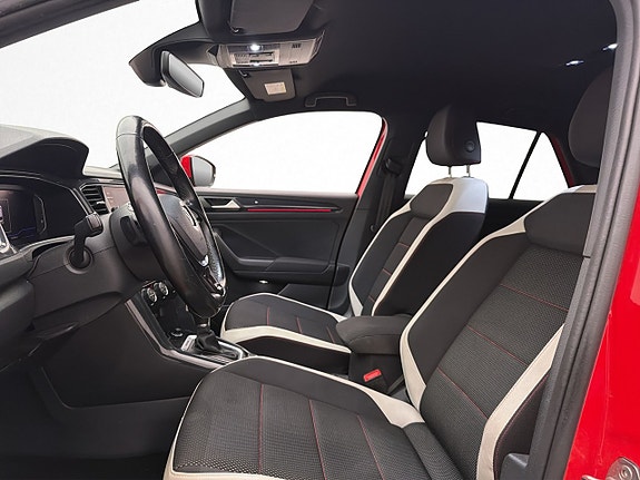 Volkswagen T-Roc 10 of 30