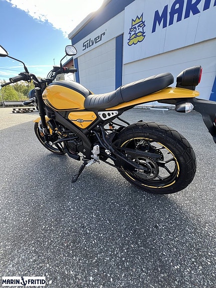 Yamaha XSR125 3 of 10