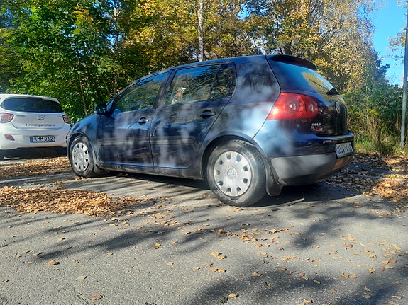 Volkswagen Golf V 2 of 6