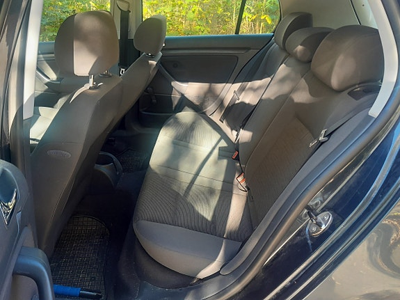 Volkswagen Golf V 4 of 6