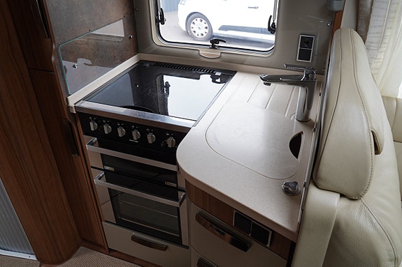 Hymer B 708 PL Ed-S 177HK Aut / ALDE / AC / Ugn / Hydralben / Välut 14 of 30