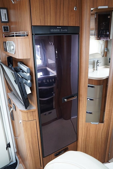 Hymer B 708 PL Ed-S 177HK Aut / ALDE / AC / Ugn / Hydralben / Välut 13 of 30