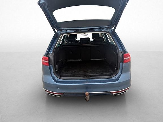 Volkswagen Passat 9 of 30