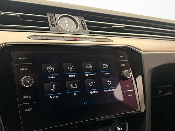 Volkswagen Passat 16 of 30