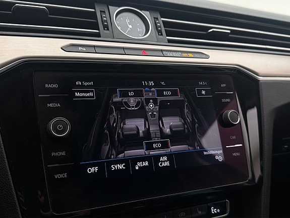 Volkswagen Passat 18 of 30