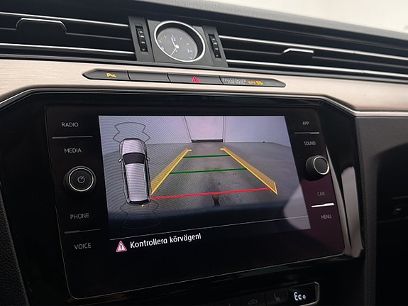 Volkswagen Passat 14 of 30