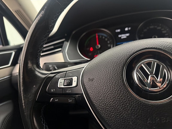 Volkswagen Passat 24 of 30
