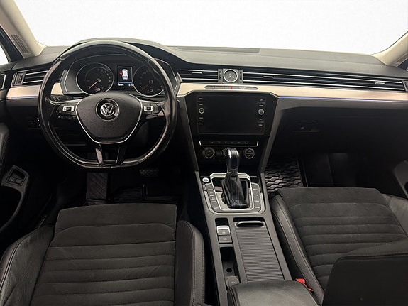 Volkswagen Passat 11 of 30