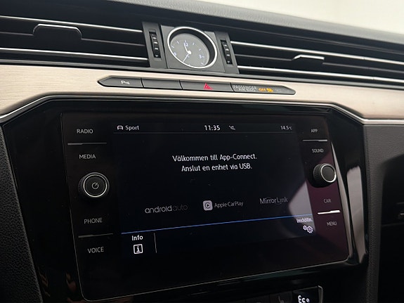 Volkswagen Passat 17 of 30