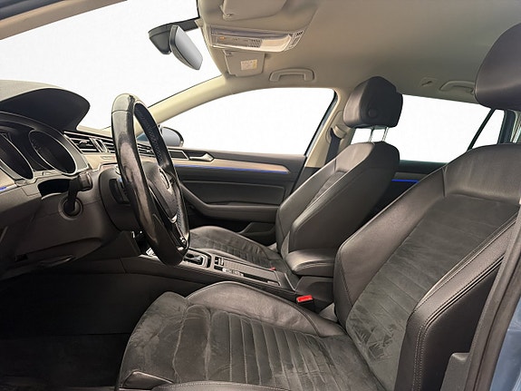 Volkswagen Passat 10 of 30