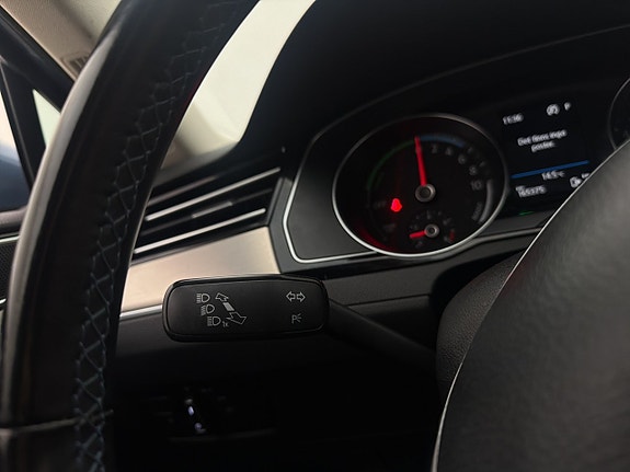 Volkswagen Passat 27 of 30