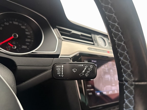 Volkswagen Passat 23 of 30