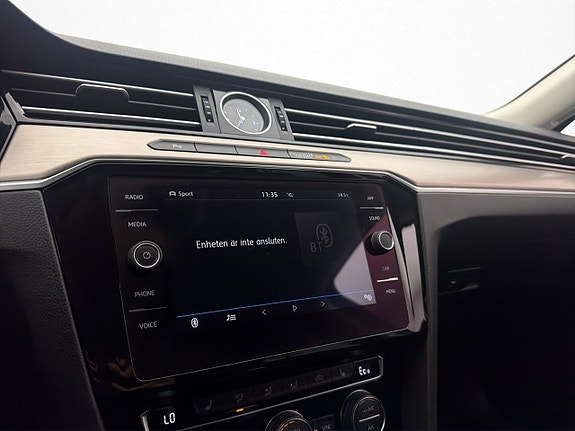 Volkswagen Passat 15 of 30