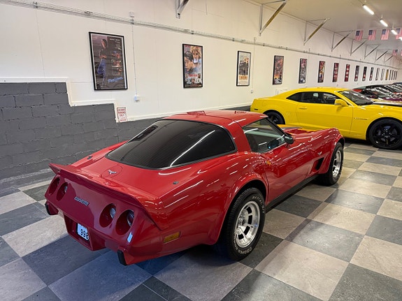 Chevrolet Corvette 10 of 27
