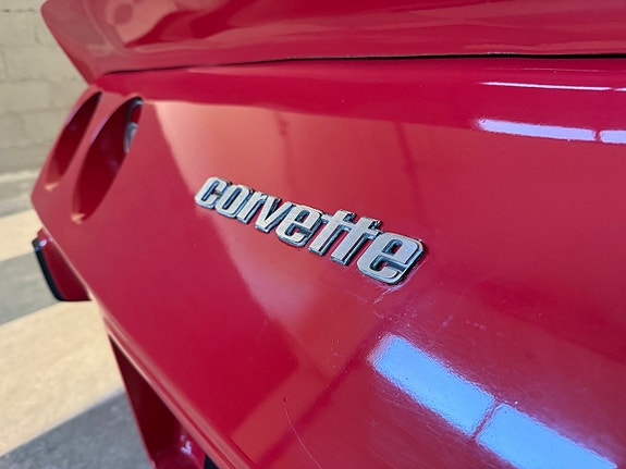 Chevrolet Corvette 16 of 27