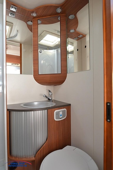 Adria Compact SPX 18 of 18