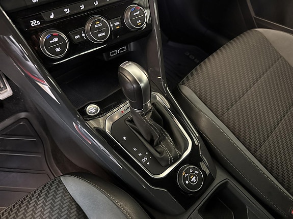 Volkswagen T-Roc 7 of 16