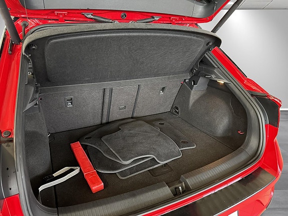 Volkswagen T-Roc 13 of 16